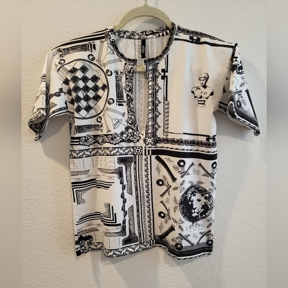 VERSUS VERSACE T shirt. Size M